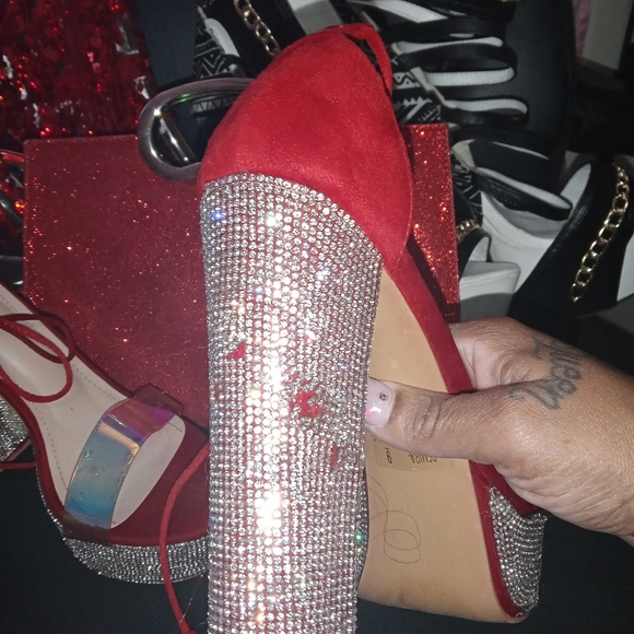 Shoes and purses - Picture 12 of 15